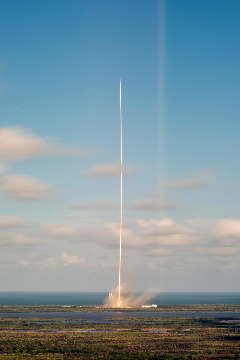 Illustration for article titled Tres de tres: el Falcon 9 vuelve a aterrizar en el mar (y ésta era de las difíciles)
